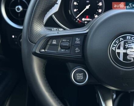 Чорний Альфа Ромео Стелвіо, об'ємом двигуна 2 л та пробігом 25 тис. км за 45500 $, фото 54 на Automoto.ua