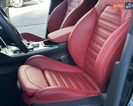 Чорний Альфа Ромео Стелвіо, об'ємом двигуна 2 л та пробігом 25 тис. км за 45500 $, фото 26 на Automoto.ua