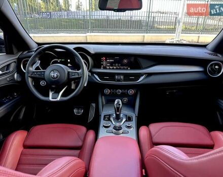 Чорний Альфа Ромео Стелвіо, об'ємом двигуна 2 л та пробігом 25 тис. км за 45500 $, фото 17 на Automoto.ua