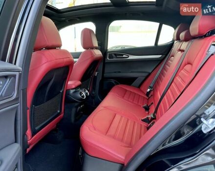 Чорний Альфа Ромео Стелвіо, об'ємом двигуна 2 л та пробігом 25 тис. км за 45500 $, фото 34 на Automoto.ua