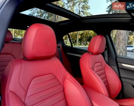 Чорний Альфа Ромео Стелвіо, об'ємом двигуна 2 л та пробігом 25 тис. км за 45500 $, фото 43 на Automoto.ua