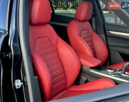 Чорний Альфа Ромео Стелвіо, об'ємом двигуна 2 л та пробігом 25 тис. км за 45500 $, фото 42 на Automoto.ua