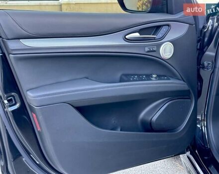 Чорний Альфа Ромео Стелвіо, об'ємом двигуна 2 л та пробігом 25 тис. км за 45500 $, фото 29 на Automoto.ua