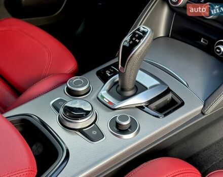 Чорний Альфа Ромео Стелвіо, об'ємом двигуна 2 л та пробігом 25 тис. км за 45500 $, фото 45 на Automoto.ua