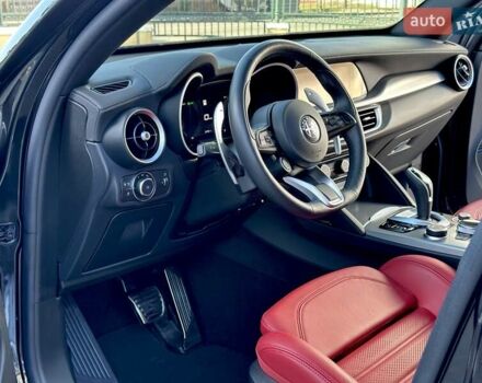 Чорний Альфа Ромео Стелвіо, об'ємом двигуна 2 л та пробігом 25 тис. км за 45500 $, фото 25 на Automoto.ua