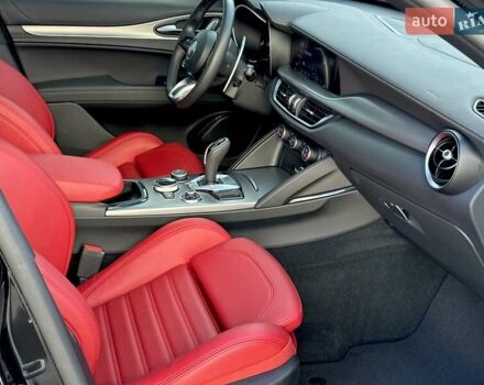 Чорний Альфа Ромео Стелвіо, об'ємом двигуна 2 л та пробігом 25 тис. км за 45500 $, фото 41 на Automoto.ua