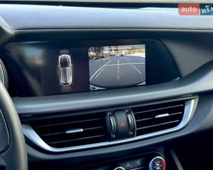 Чорний Альфа Ромео Стелвіо, об'ємом двигуна 2 л та пробігом 25 тис. км за 45500 $, фото 49 на Automoto.ua