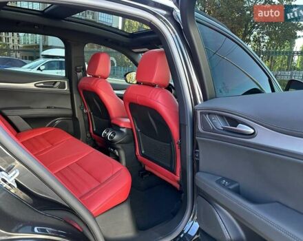 Чорний Альфа Ромео Стелвіо, об'ємом двигуна 2 л та пробігом 25 тис. км за 45500 $, фото 35 на Automoto.ua