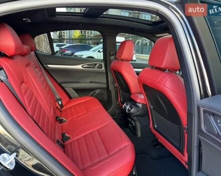 Чорний Альфа Ромео Стелвіо, об'ємом двигуна 2 л та пробігом 25 тис. км за 45500 $, фото 36 на Automoto.ua