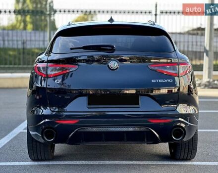 Чорний Альфа Ромео Стелвіо, об'ємом двигуна 2 л та пробігом 25 тис. км за 45500 $, фото 11 на Automoto.ua