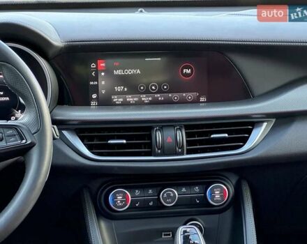 Чорний Альфа Ромео Стелвіо, об'ємом двигуна 2 л та пробігом 25 тис. км за 45500 $, фото 20 на Automoto.ua