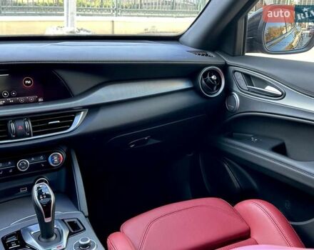 Чорний Альфа Ромео Стелвіо, об'ємом двигуна 2 л та пробігом 25 тис. км за 45500 $, фото 19 на Automoto.ua