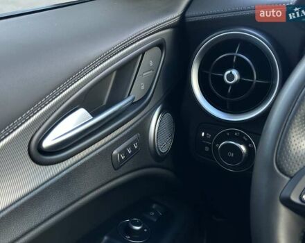 Чорний Альфа Ромео Стелвіо, об'ємом двигуна 2 л та пробігом 25 тис. км за 45500 $, фото 56 на Automoto.ua