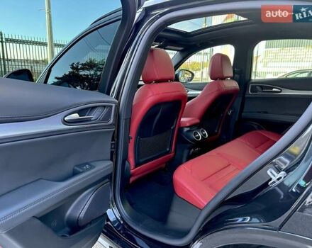 Чорний Альфа Ромео Стелвіо, об'ємом двигуна 2 л та пробігом 25 тис. км за 45500 $, фото 33 на Automoto.ua