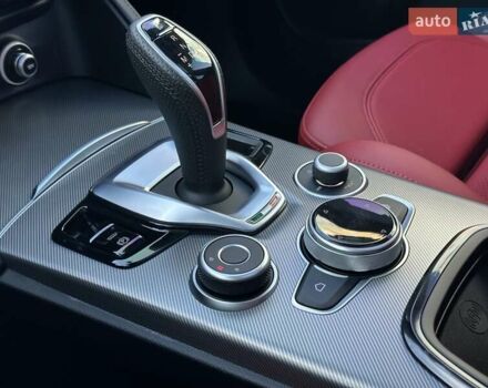 Чорний Альфа Ромео Стелвіо, об'ємом двигуна 2 л та пробігом 25 тис. км за 45500 $, фото 57 на Automoto.ua