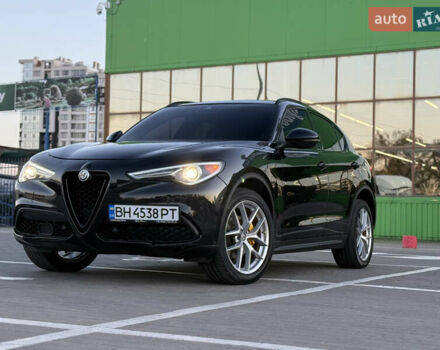 Черный Альфа Ромео Стелвио, объемом двигателя 2 л и пробегом 67 тыс. км за 18500 $, фото 1 на Automoto.ua