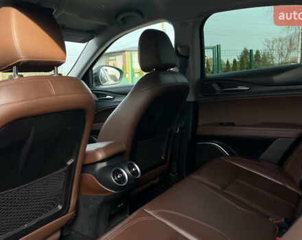 Коричневий Альфа Ромео Стелвіо, об'ємом двигуна 2 л та пробігом 81 тис. км за 22500 $, фото 22 на Automoto.ua