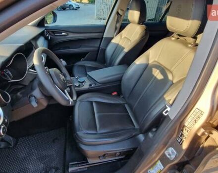 Коричневый Альфа Ромео Стелвио, объемом двигателя 2 л и пробегом 28 тыс. км за 24000 $, фото 9 на Automoto.ua