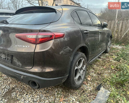 Коричневый Альфа Ромео Стелвио, объемом двигателя 2 л и пробегом 81 тыс. км за 13500 $, фото 1 на Automoto.ua