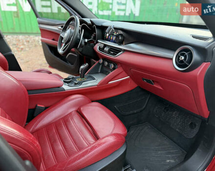Красный Альфа Ромео Стелвио, объемом двигателя 2 л и пробегом 115 тыс. км за 23500 $, фото 13 на Automoto.ua