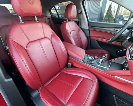 Красный Альфа Ромео Стелвио, объемом двигателя 2 л и пробегом 61 тыс. км за 19200 $, фото 28 на Automoto.ua