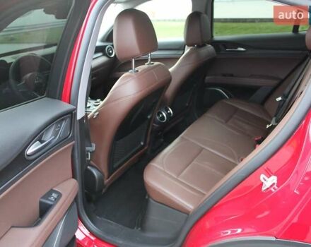 Красный Альфа Ромео Стелвио, объемом двигателя 2 л и пробегом 63 тыс. км за 21900 $, фото 30 на Automoto.ua