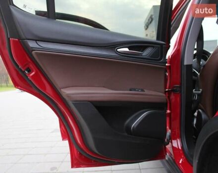 Красный Альфа Ромео Стелвио, объемом двигателя 2 л и пробегом 63 тыс. км за 21900 $, фото 34 на Automoto.ua