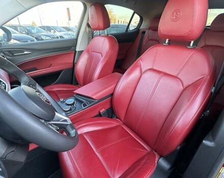 Красный Альфа Ромео Стелвио, объемом двигателя 2 л и пробегом 61 тыс. км за 19200 $, фото 20 на Automoto.ua