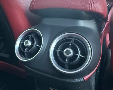 Красный Альфа Ромео Стелвио, объемом двигателя 2 л и пробегом 61 тыс. км за 19200 $, фото 25 на Automoto.ua