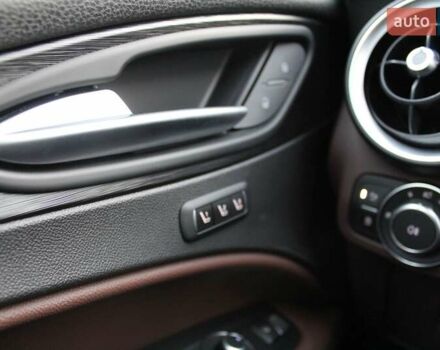 Красный Альфа Ромео Стелвио, объемом двигателя 2 л и пробегом 63 тыс. км за 21900 $, фото 41 на Automoto.ua