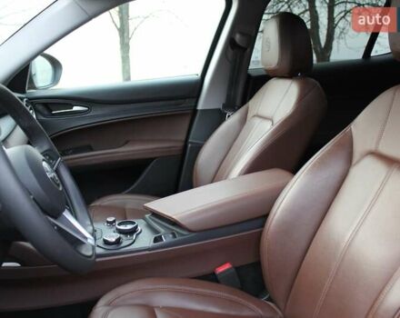 Красный Альфа Ромео Стелвио, объемом двигателя 2 л и пробегом 63 тыс. км за 21900 $, фото 29 на Automoto.ua