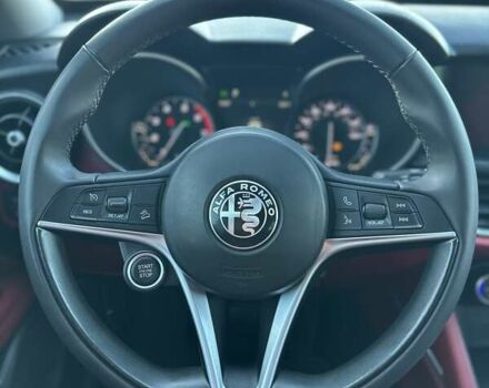 Красный Альфа Ромео Стелвио, объемом двигателя 2 л и пробегом 61 тыс. км за 19200 $, фото 37 на Automoto.ua