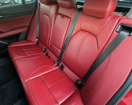 Красный Альфа Ромео Стелвио, объемом двигателя 2 л и пробегом 61 тыс. км за 19200 $, фото 23 на Automoto.ua