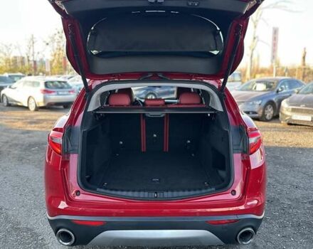 Красный Альфа Ромео Стелвио, объемом двигателя 2 л и пробегом 61 тыс. км за 19200 $, фото 15 на Automoto.ua