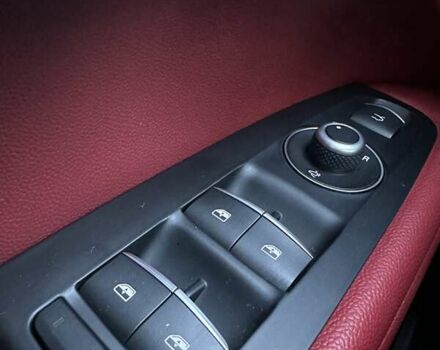 Красный Альфа Ромео Стелвио, объемом двигателя 2 л и пробегом 61 тыс. км за 19200 $, фото 32 на Automoto.ua