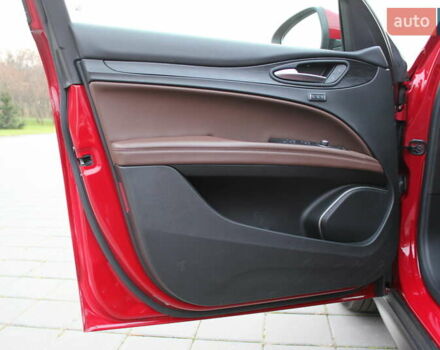 Красный Альфа Ромео Стелвио, объемом двигателя 2 л и пробегом 63 тыс. км за 21900 $, фото 33 на Automoto.ua