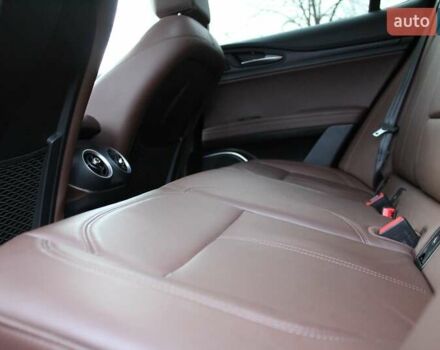 Красный Альфа Ромео Стелвио, объемом двигателя 2 л и пробегом 63 тыс. км за 21900 $, фото 32 на Automoto.ua