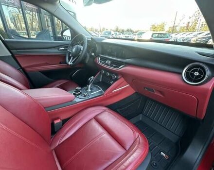 Красный Альфа Ромео Стелвио, объемом двигателя 2 л и пробегом 61 тыс. км за 19200 $, фото 29 на Automoto.ua