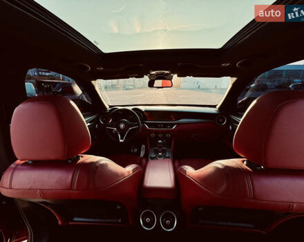 Альфа Ромео Стелвио 2018 в Запорожье на Automoto.ua Красный Альфа Ромео Стелвио, объемом двигателя 2 л и пробегом 90 тыс. км за 26800 $, фото 9 на Automoto.ua