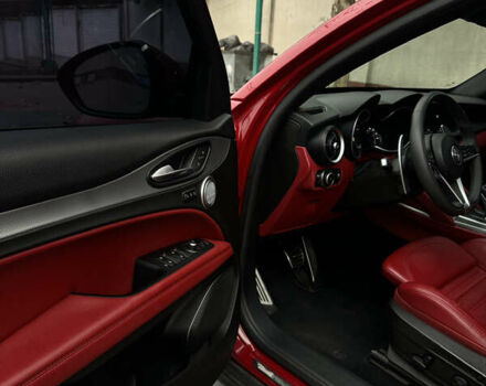 Красный Альфа Ромео Стелвио, объемом двигателя 2 л и пробегом 96 тыс. км за 20900 $, фото 11 на Automoto.ua