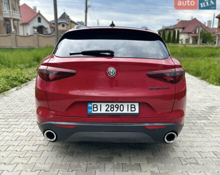 Красный Альфа Ромео Стелвио, объемом двигателя 2 л и пробегом 55 тыс. км за 26500 $, фото 5 на Automoto.ua