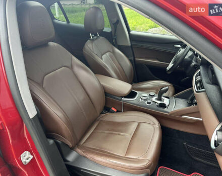 Красный Альфа Ромео Стелвио, объемом двигателя 2 л и пробегом 55 тыс. км за 26500 $, фото 35 на Automoto.ua