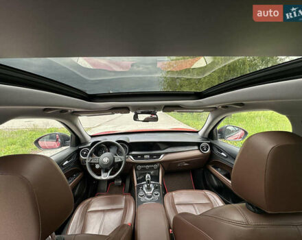 Красный Альфа Ромео Стелвио, объемом двигателя 2 л и пробегом 55 тыс. км за 26500 $, фото 4 на Automoto.ua