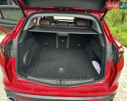 Красный Альфа Ромео Стелвио, объемом двигателя 2 л и пробегом 55 тыс. км за 26500 $, фото 2 на Automoto.ua