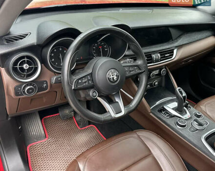 Красный Альфа Ромео Стелвио, объемом двигателя 2 л и пробегом 55 тыс. км за 26500 $, фото 12 на Automoto.ua