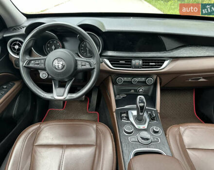 Красный Альфа Ромео Стелвио, объемом двигателя 2 л и пробегом 55 тыс. км за 26500 $, фото 17 на Automoto.ua