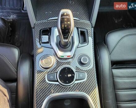 Красный Альфа Ромео Стелвио, объемом двигателя 2.9 л и пробегом 33 тыс. км за 57000 $, фото 15 на Automoto.ua