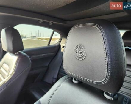 Красный Альфа Ромео Стелвио, объемом двигателя 2.9 л и пробегом 33 тыс. км за 57000 $, фото 21 на Automoto.ua