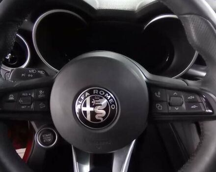 Красный Альфа Ромео Стелвио, объемом двигателя 2 л и пробегом 13 тыс. км за 32500 $, фото 26 на Automoto.ua