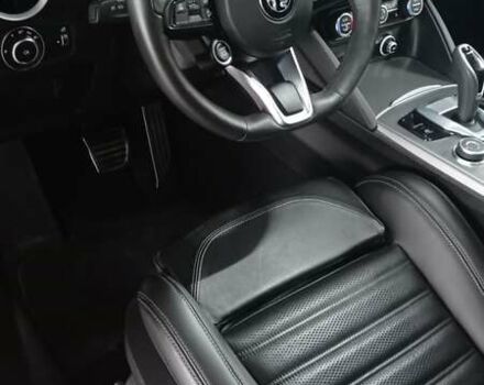 Красный Альфа Ромео Стелвио, объемом двигателя 2 л и пробегом 13 тыс. км за 32500 $, фото 28 на Automoto.ua